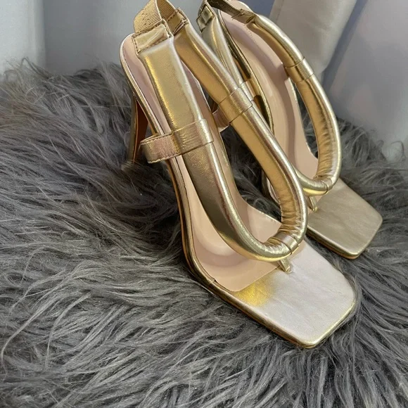 Gold heels - Picture 2 of 4